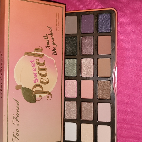 Too Faced Sweet peach palette - Picture 2 of 3